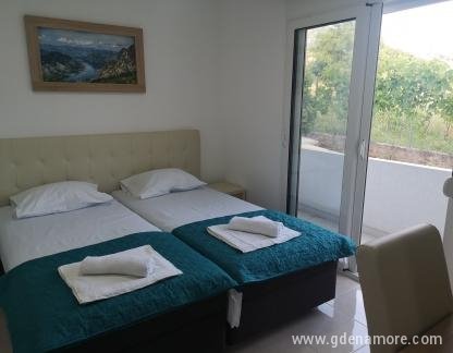Apartments Val Sutomore, , private accommodation in city Sutomore, Montenegro - Apartman 1_1